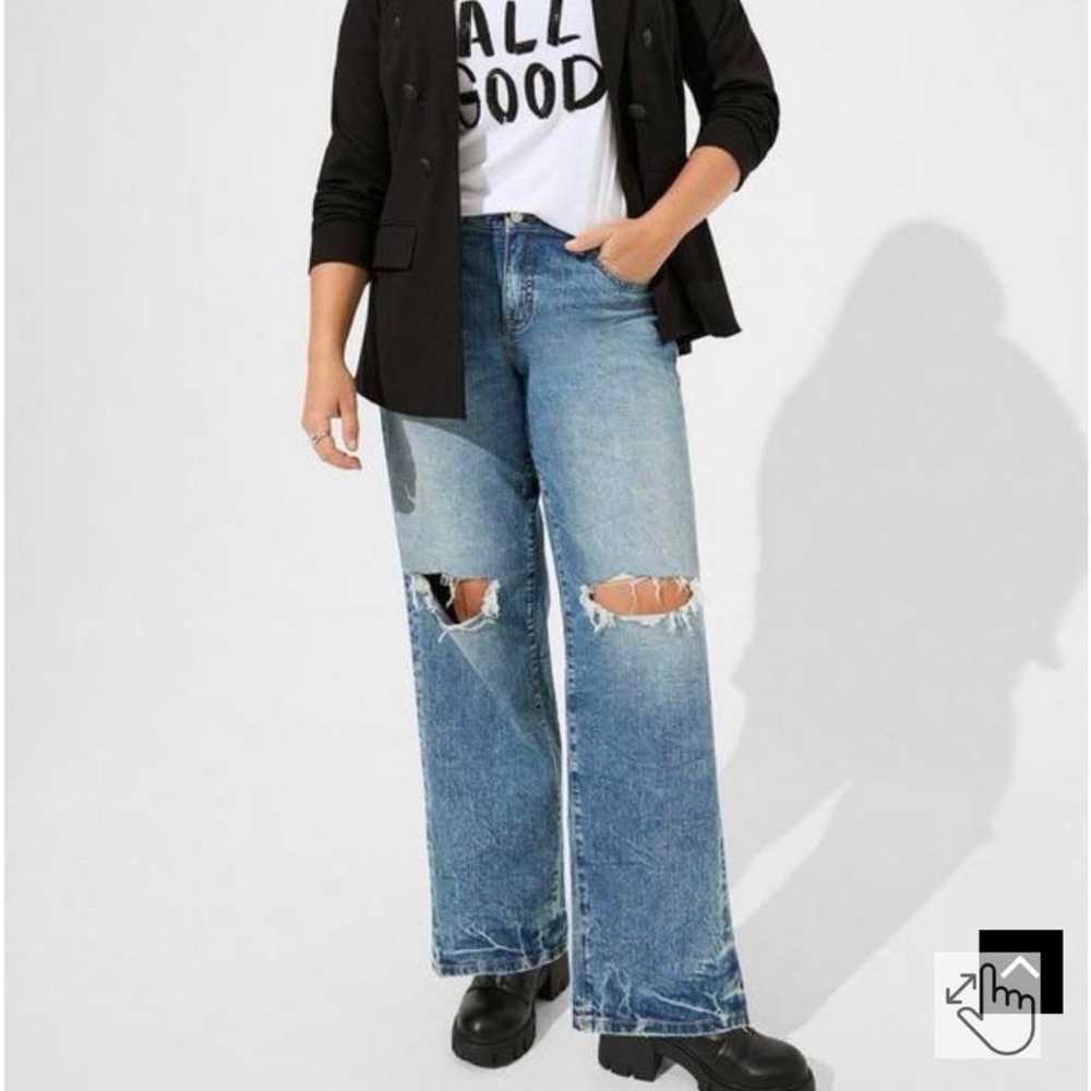 BNWT Torrid Perfect wide leg vintage stretch mid rise jean 18 short